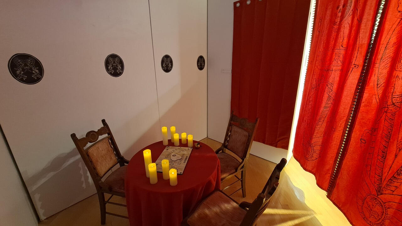 Séance Room (installation)